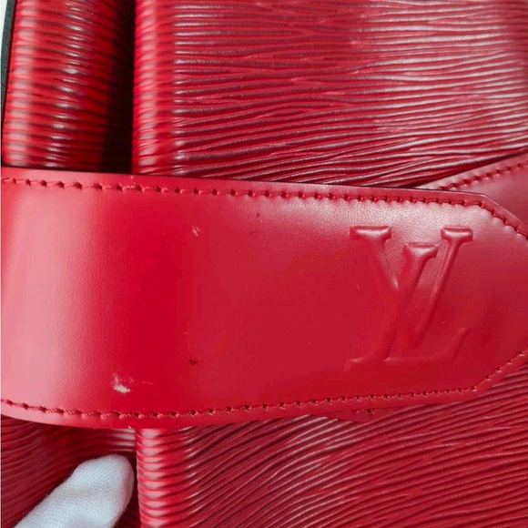 Louis Vuitton Epi Sac D'epaule Castillan - Picture 10 of 16